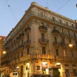 Il palazzo Messeni Nemagna (del 1903), appartenuto ai proprietari del Petruzzelli, in via Imbriani angolo via De Giosa